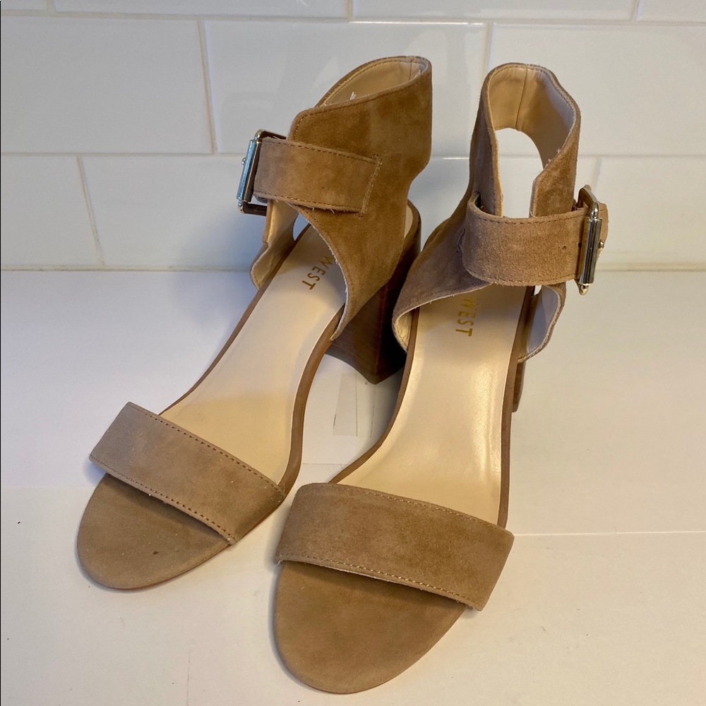 Nine West size 6.5 leather heeled sandals
